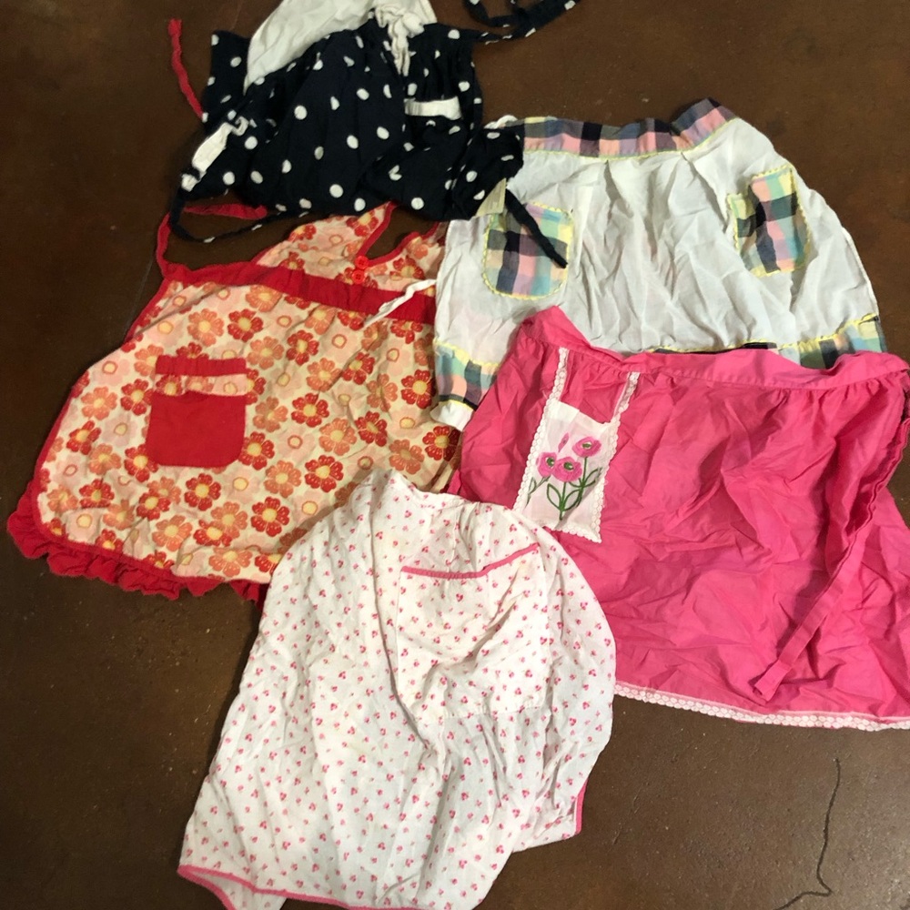 Set of 5 aprons